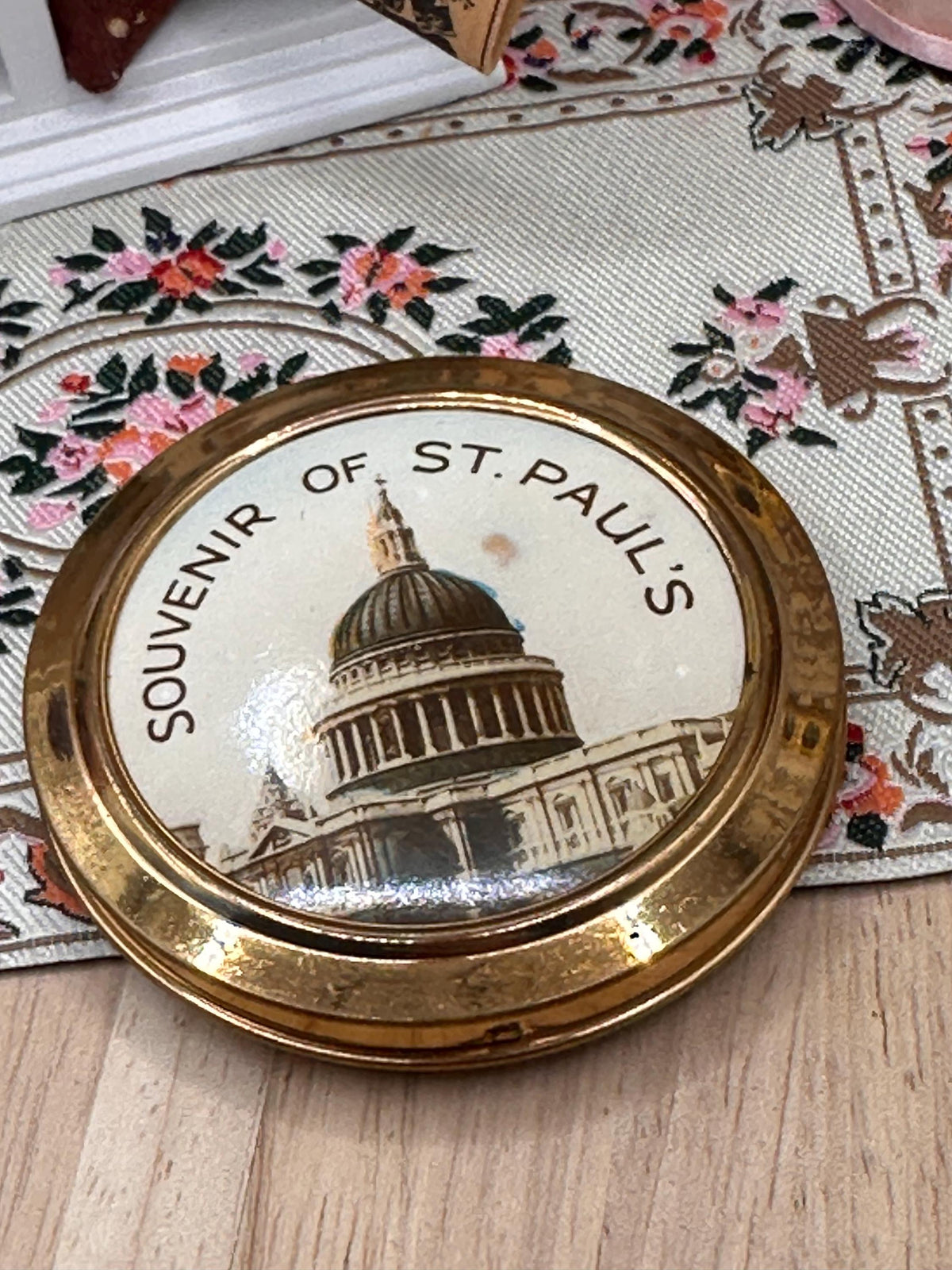 Vintage St Paul's Cathedral Powder Compact: London Souvenir Makeup Mirror