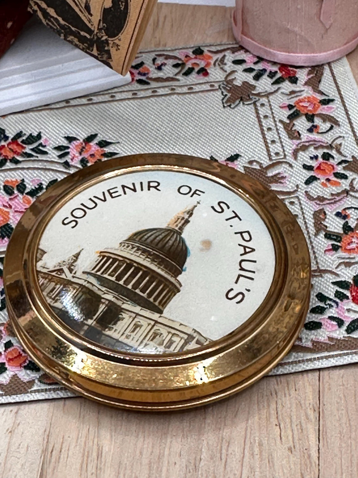Vintage St Paul's Cathedral Powder Compact: London Souvenir Makeup Mirror