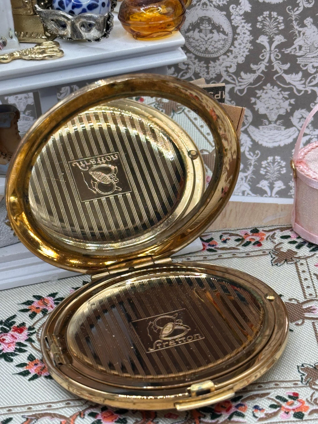 Vintage Stratton Enamel Powder Compact: Flying Ducks Pond Scene, Gold Guilloché