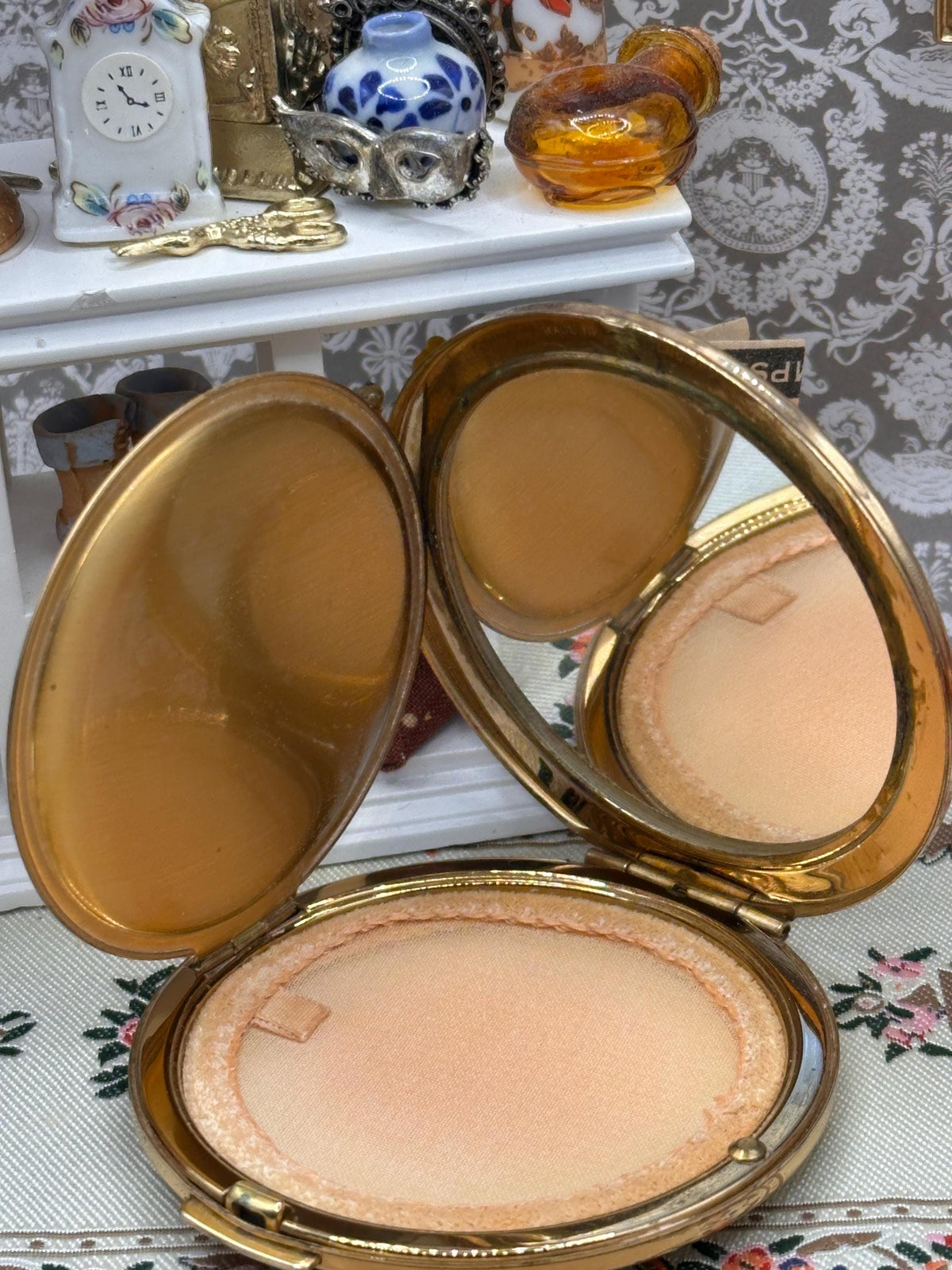Vintage Stratton Enamel Powder Compact: Flying Ducks Pond Scene, Gold Guilloché