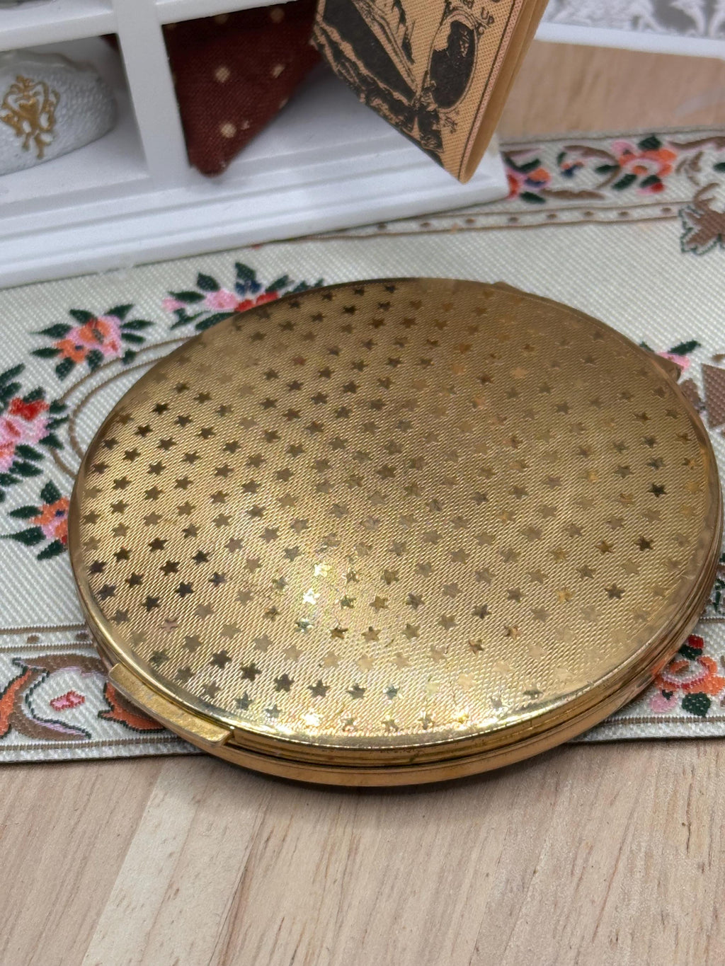 Vintage Stratton Enamel Powder Compact: Flying Ducks Pond Scene, Gold Guilloché