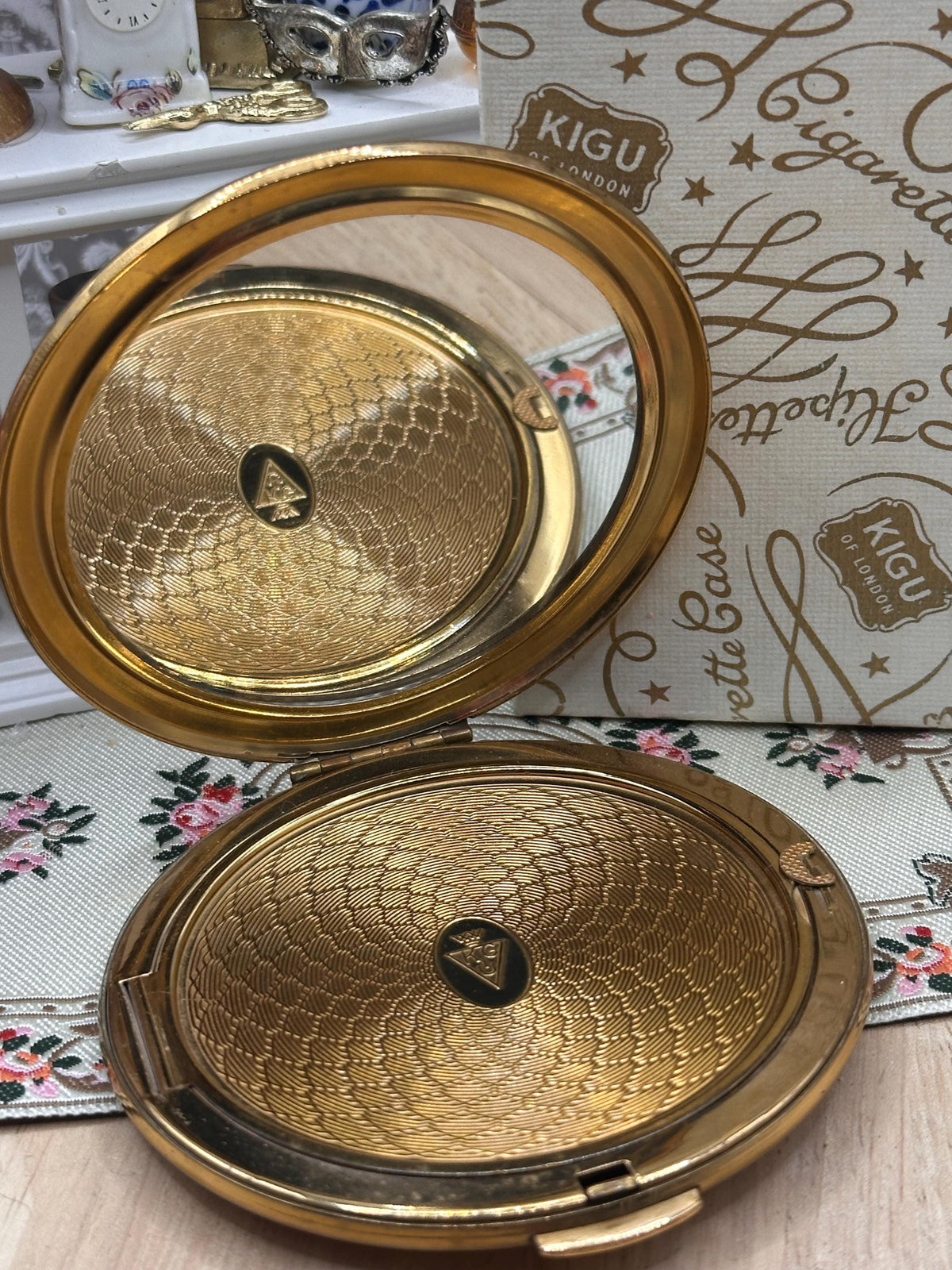 Vintage Kigu Powder Compact – 8cm – Original Box – Floral Embroidery