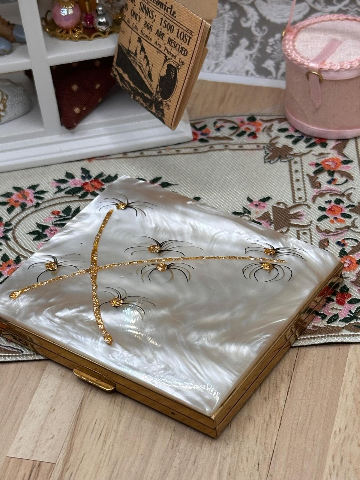 Vintage Marbled Lucite Spider Powder Compact with Original Puffs, Unused