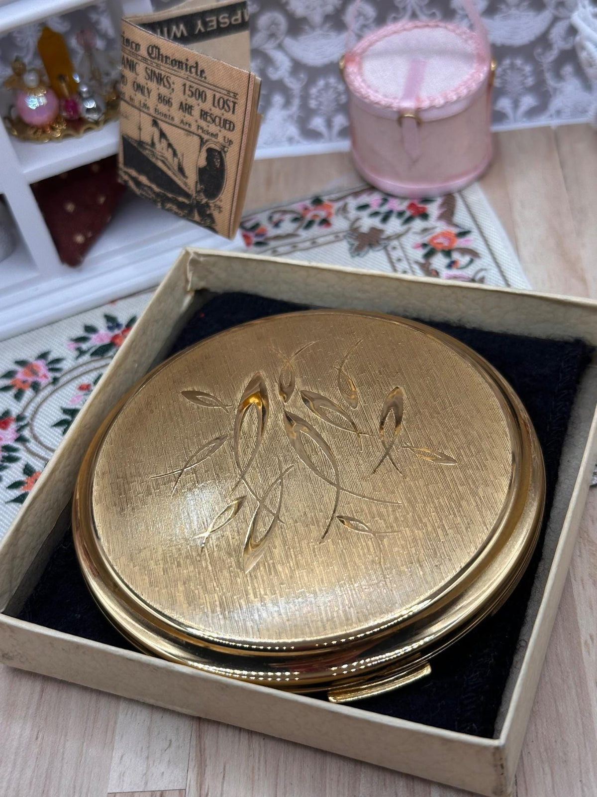 Vintage Stratton Convertible Powder Compact, Boxed Goldtone Leaf Design with Puff & Sifter, 1950s