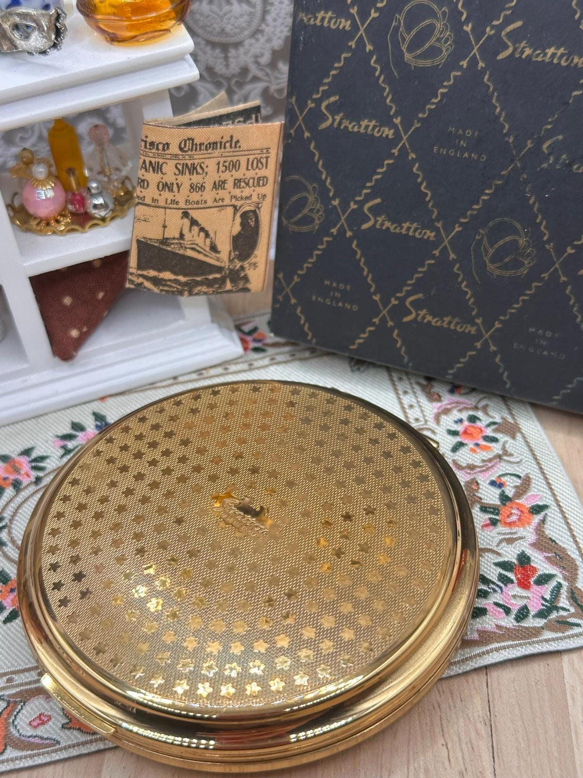Vintage Stratton Convertible Powder Compact, Boxed Goldtone Leaf Design with Puff & Sifter, 1950s