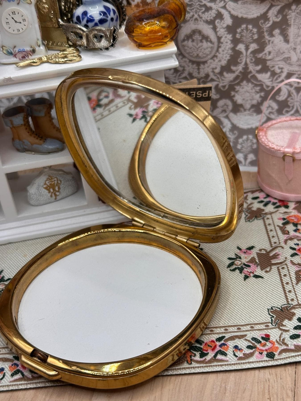 Vintage Floral Powder Compact White Panel Gold Tone Unbranded 1950s