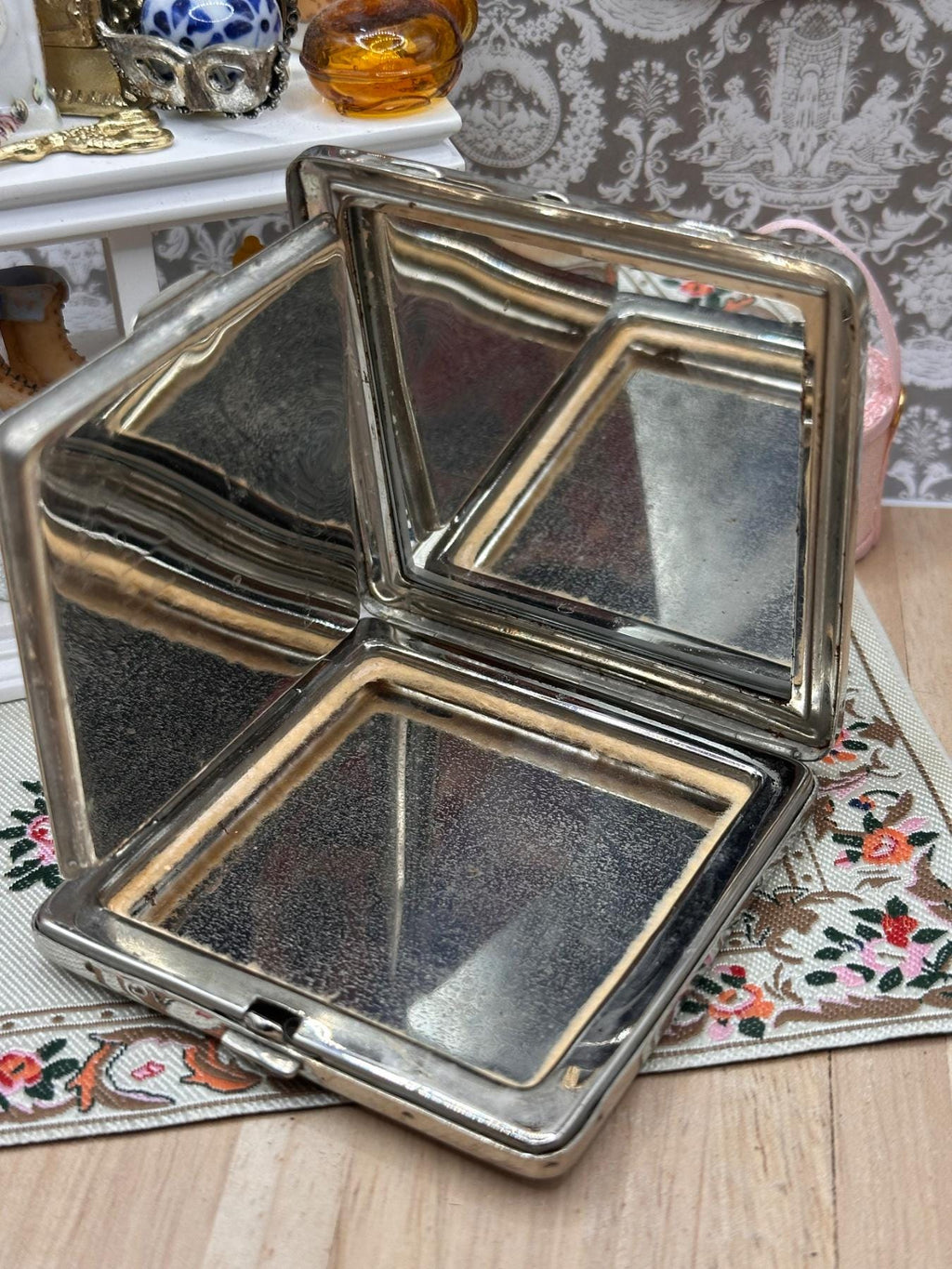 Vintage Dubarry Vani-Jack Loose Powder Compact, Wavy Engine Turned Silver Tone with Enamel Floral Trim