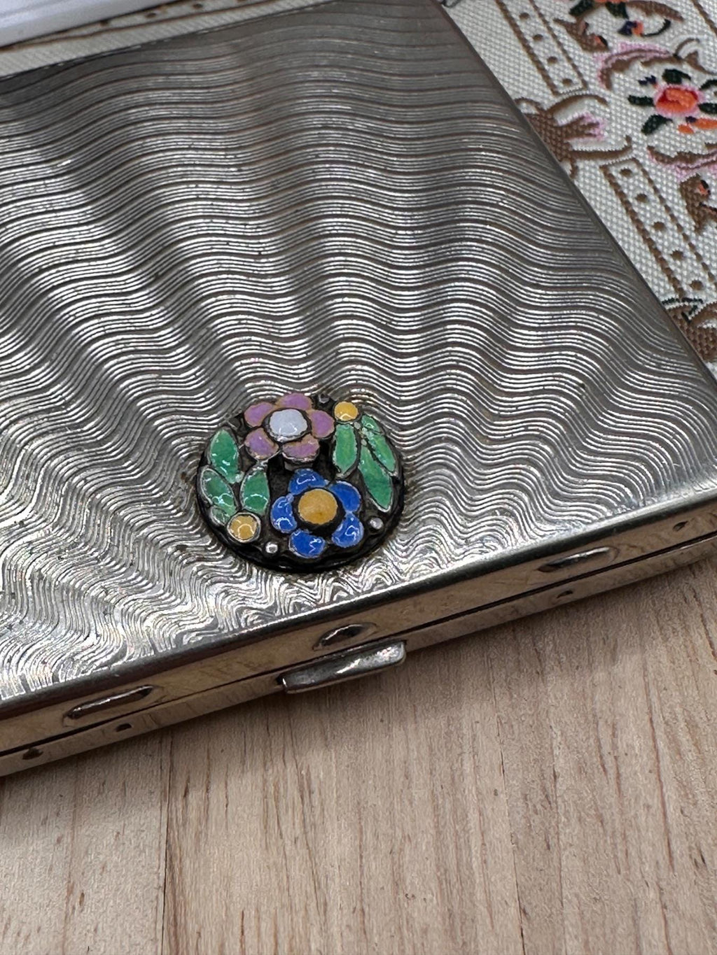 Vintage Dubarry Vani-Jack Loose Powder Compact, Wavy Engine Turned Silver Tone with Enamel Floral Trim