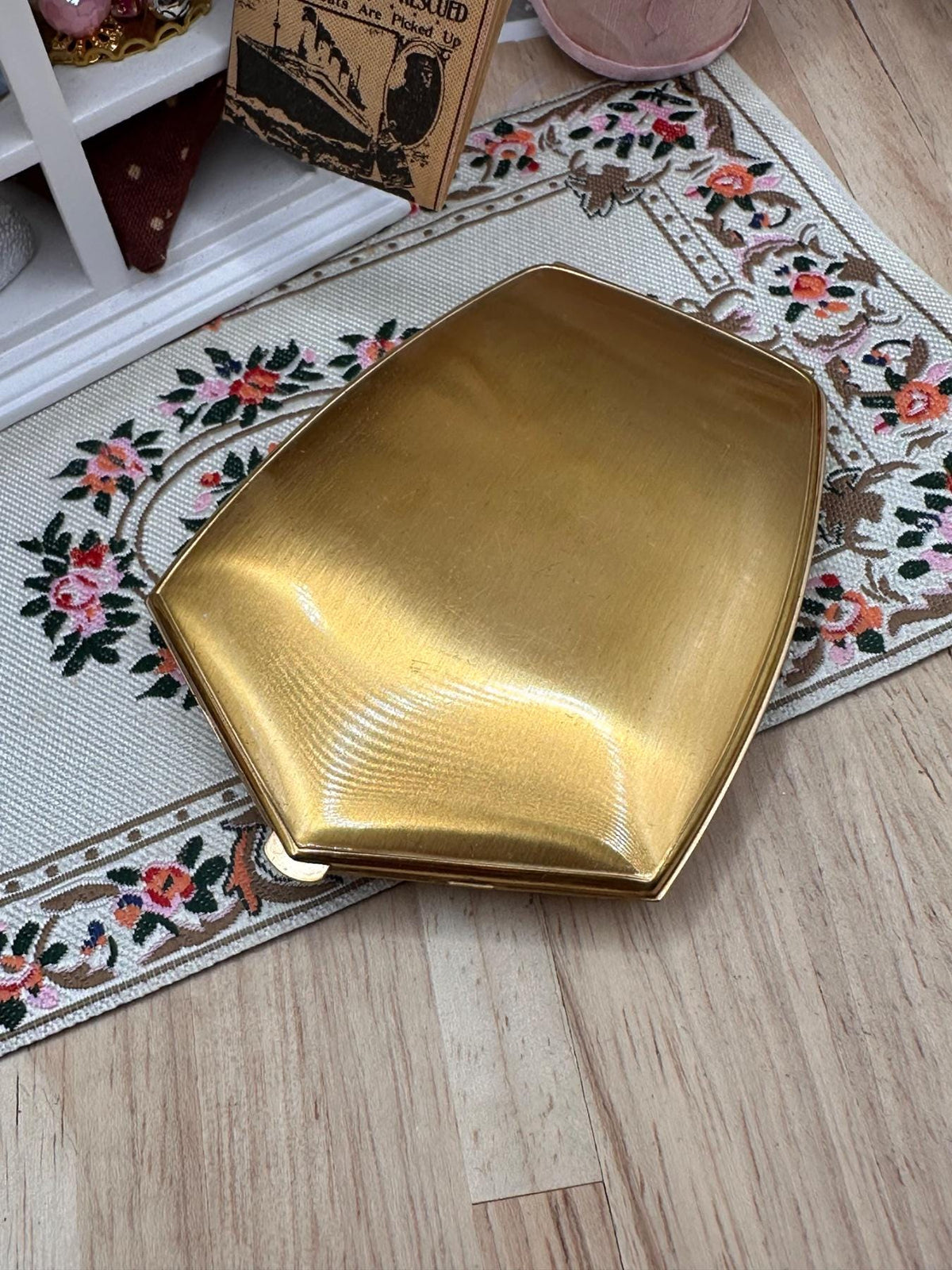 Vintage Elgin American Beauty Powder Compact, Gold Tone Floral with Pink Puff