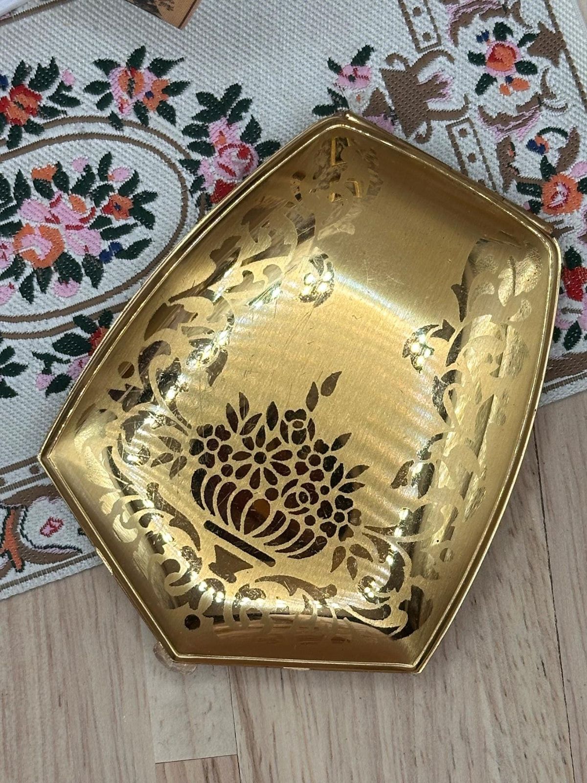 Vintage Elgin American Beauty Powder Compact, Gold Tone Floral with Pink Puff