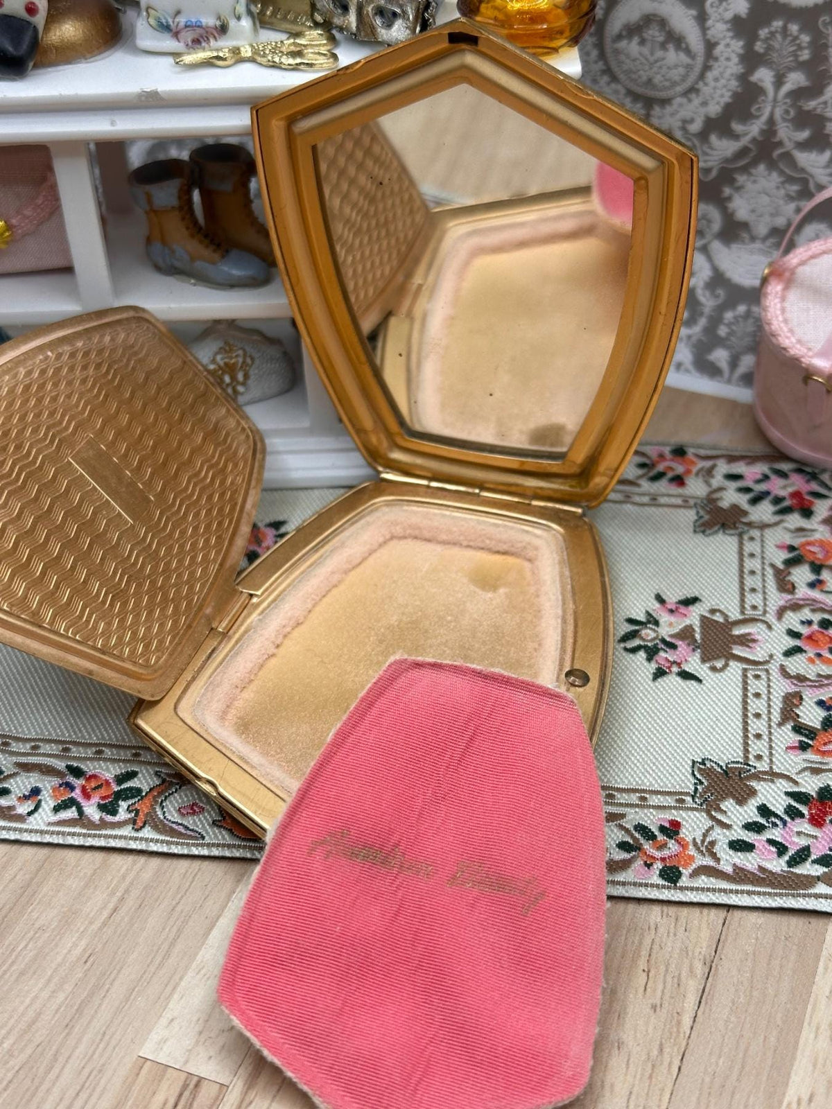 Vintage Elgin American Beauty Powder Compact, Gold Tone Floral with Pink Puff