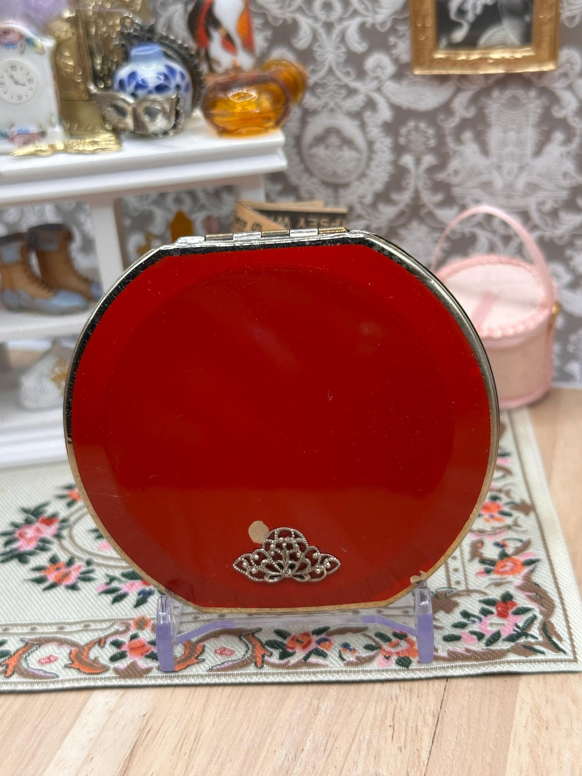 Rare 1938 Stratton Clipped Round Red Enamel Powder Compact Art Deco