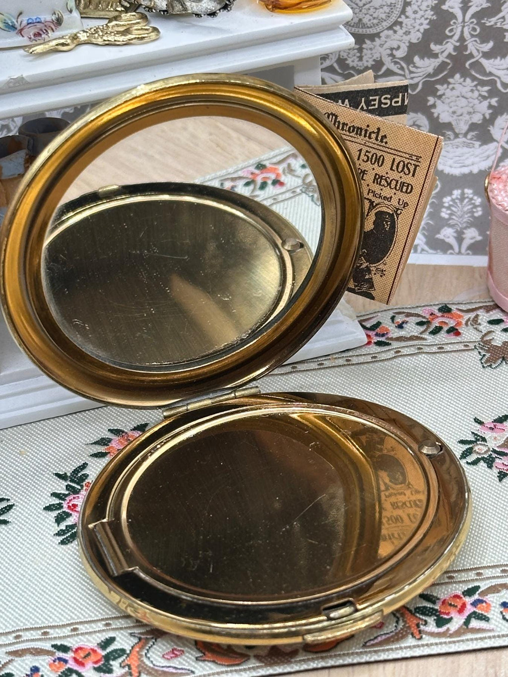Vintage Mother of Pearl Mosaic Enamel Powder Compact