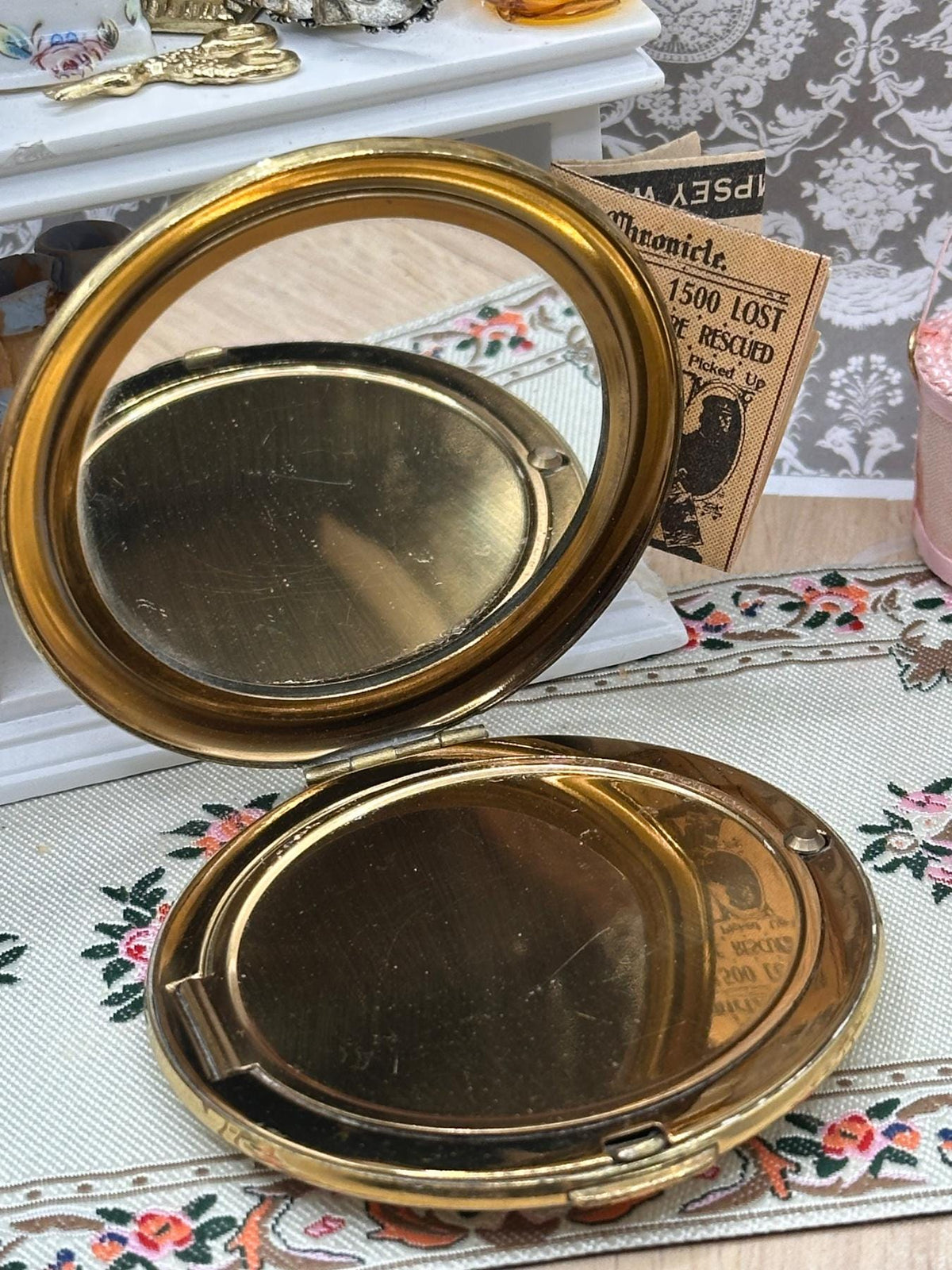 Vintage Mother of Pearl Mosaic Enamel Powder Compact