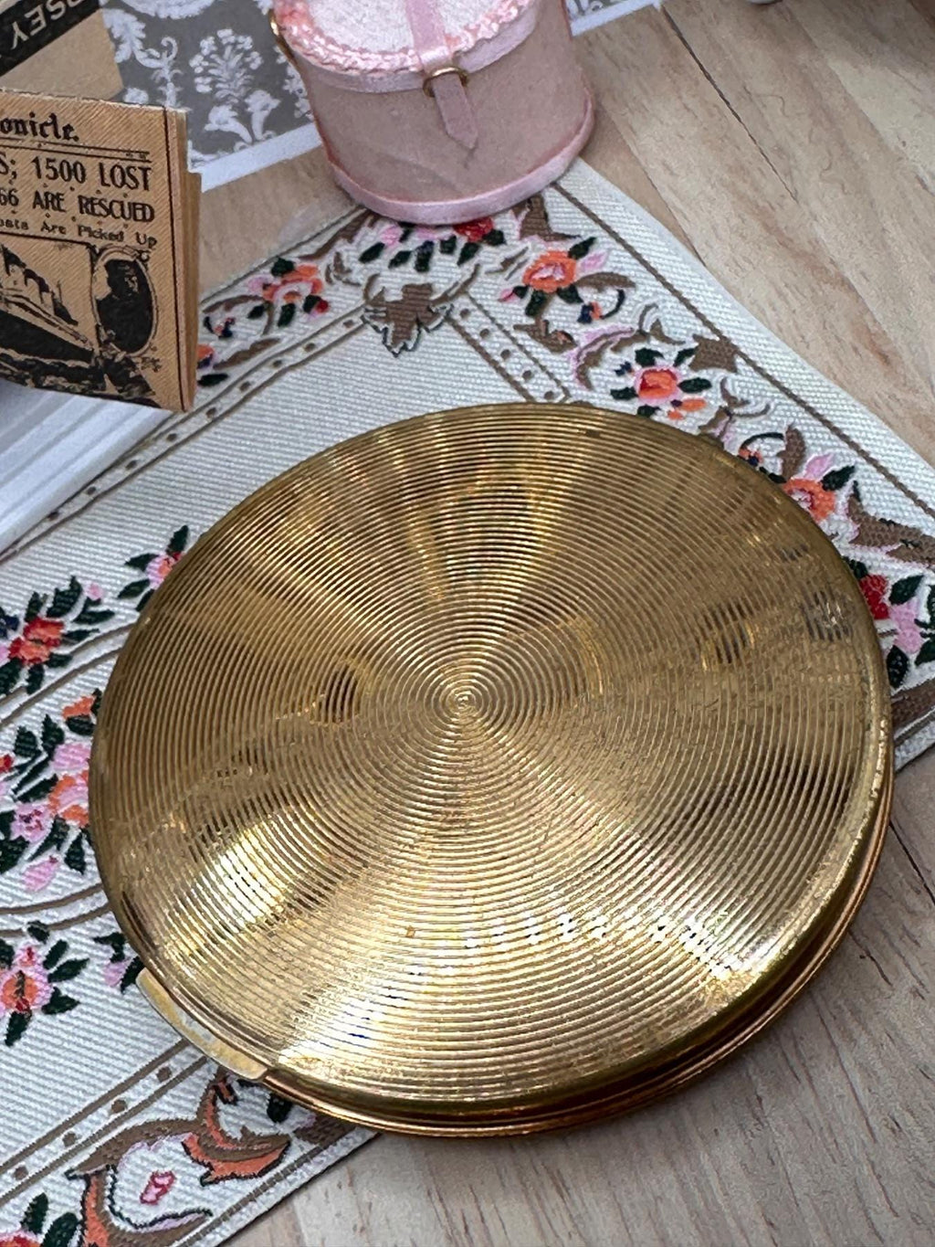 Rare Vintage Stratton Happy Birthday Powder Compact – Multilingual Enamel Design