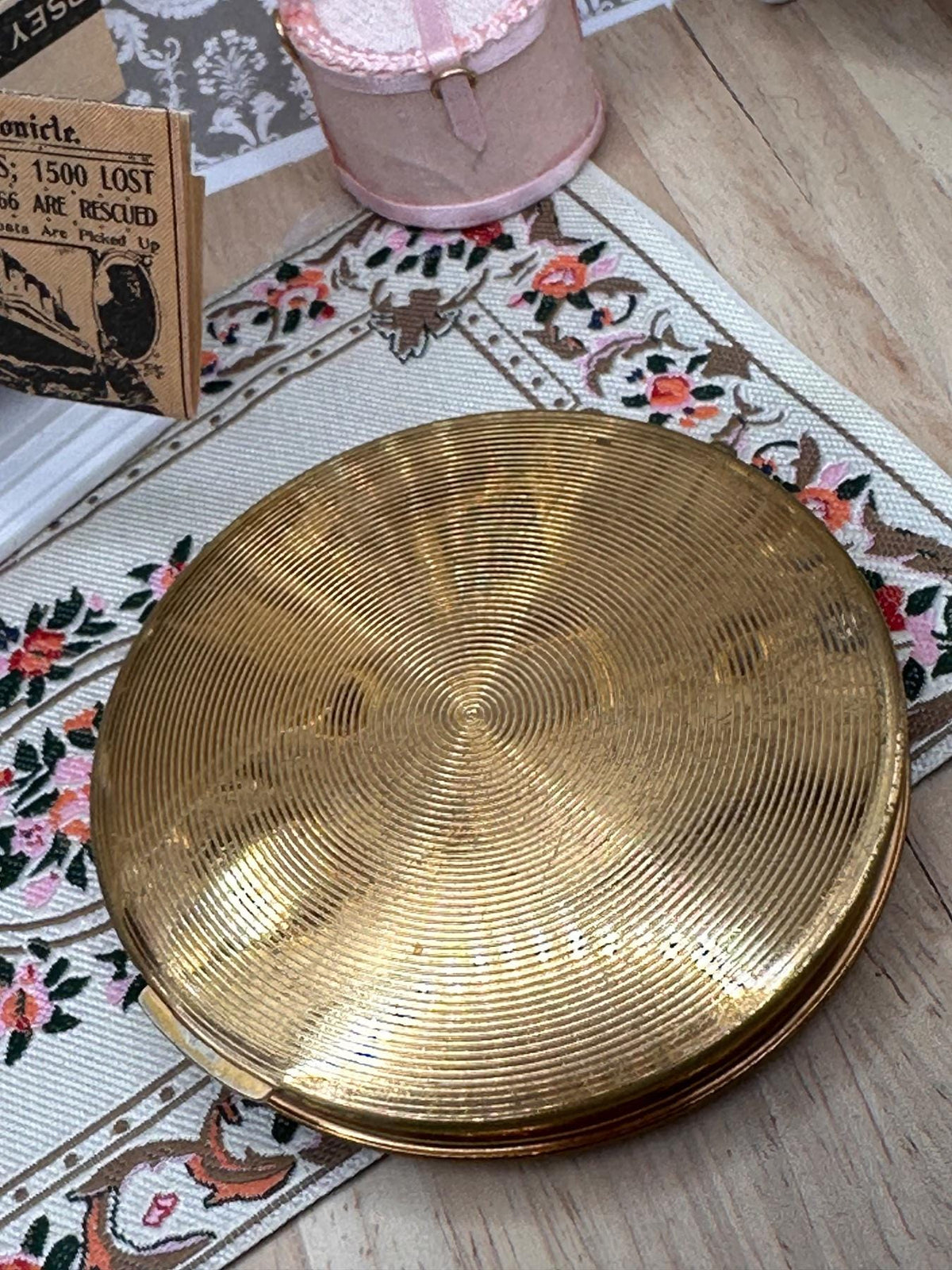 Rare Vintage Stratton Happy Birthday Powder Compact – Multilingual Enamel Design