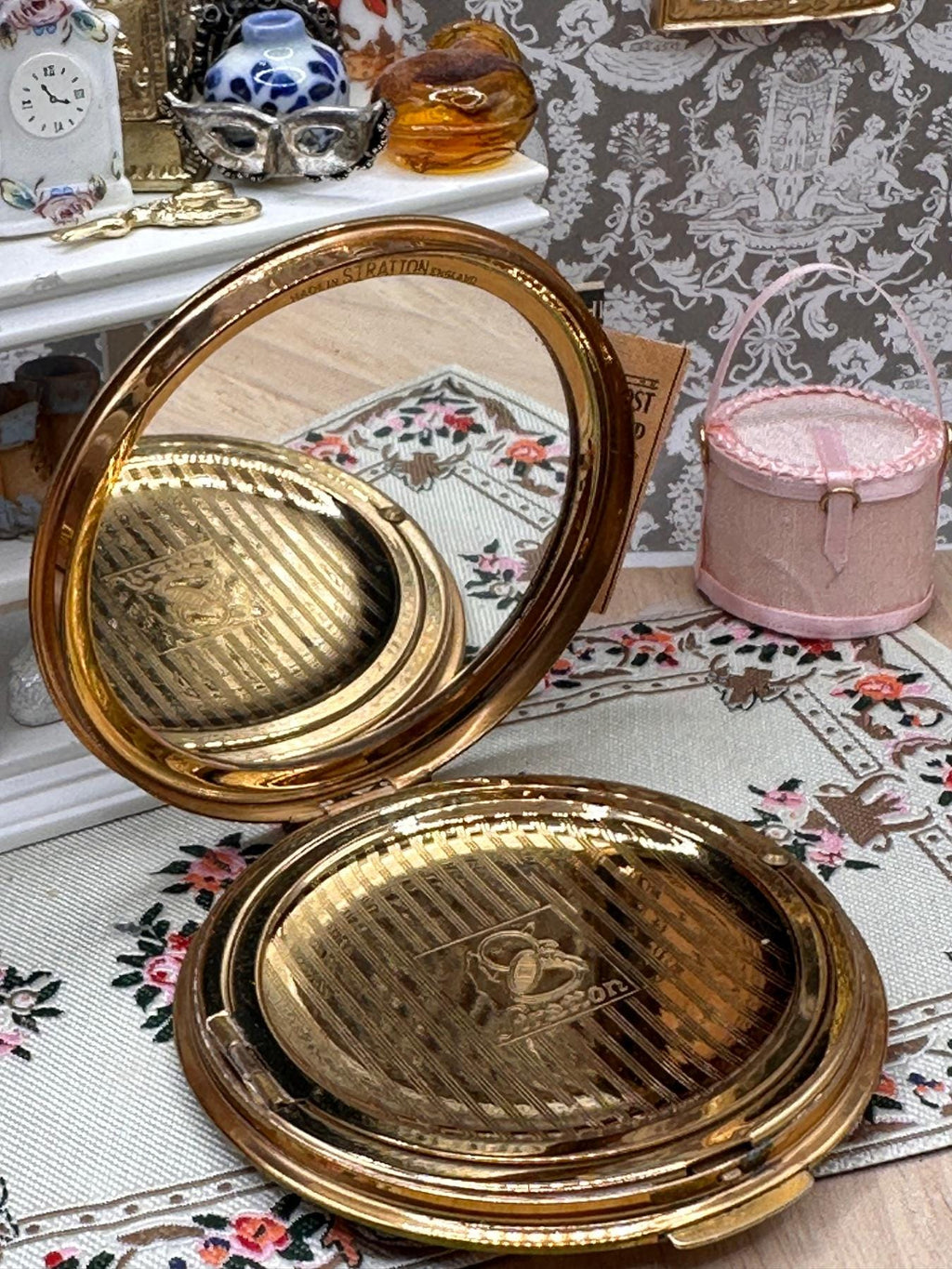 Rare Vintage Stratton Happy Birthday Powder Compact – Multilingual Enamel Design