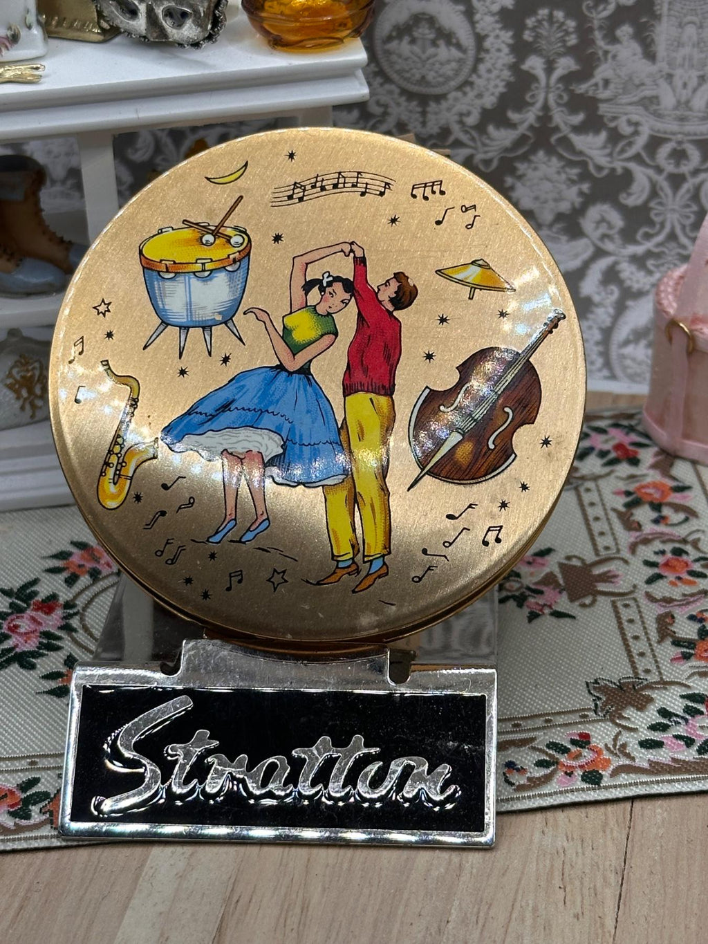 Vintage Rare Stratton Powder Compact Rock and Roll Dancers Jiving Couple 1950s