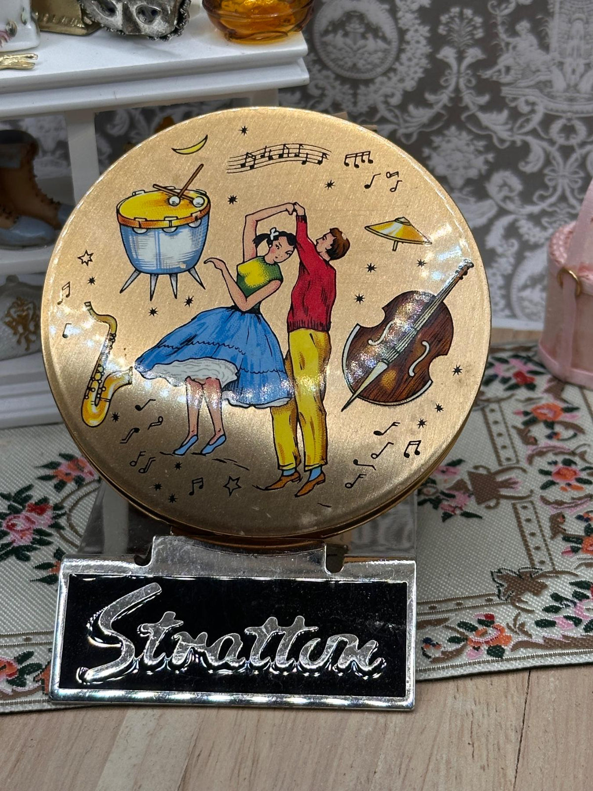 Vintage Rare Stratton Powder Compact Rock and Roll Dancers Jiving Couple 1950s