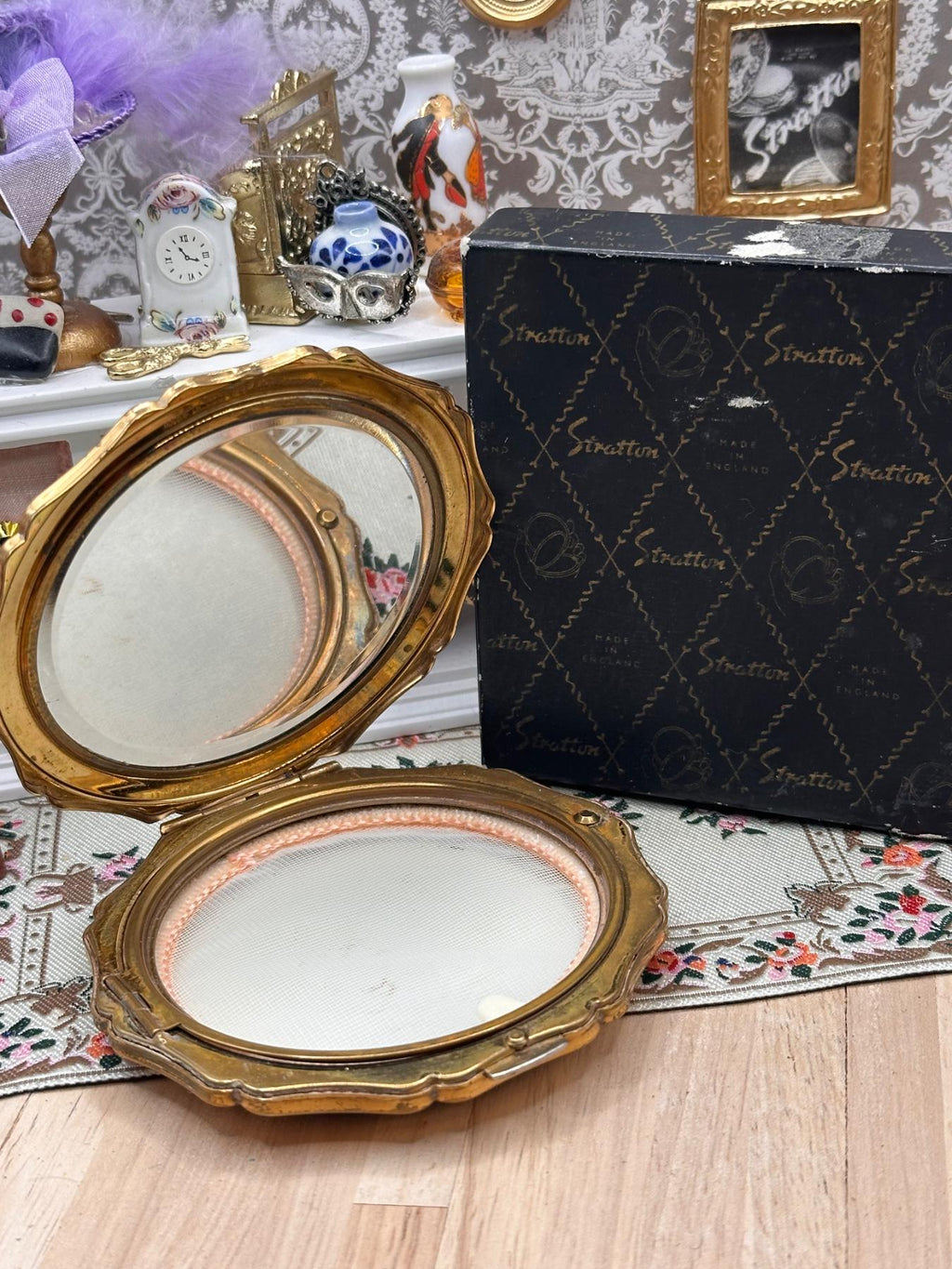 Vintage Stratton Baron Black Swan Ballerina Powder Compact – Nadia Nerina – Boxed 1950s