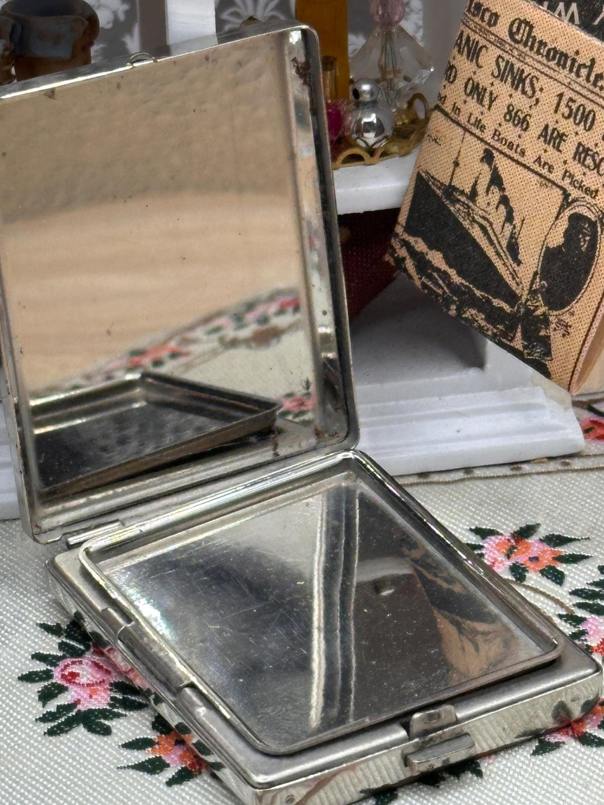 1930s Bourjois Vintage Powder Compact – Blue & Ivory Art Deco Design