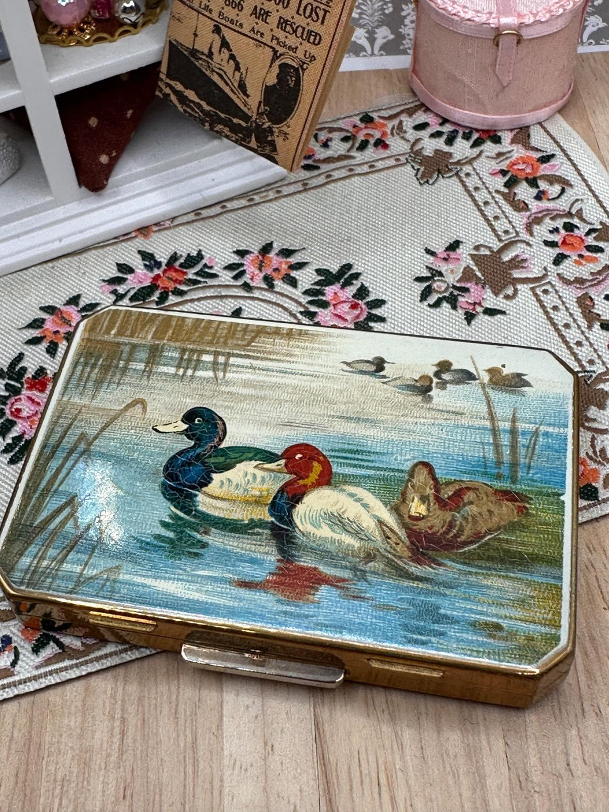 Vintage Stratton Star / Slab Powder Compact – Trio of Ducks Water Scene – c.1950