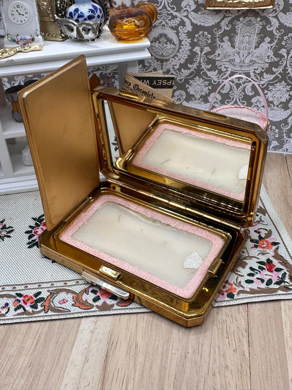 Vintage Stratton Star / Slab Powder Compact – Trio of Ducks Water Scene – c.1950