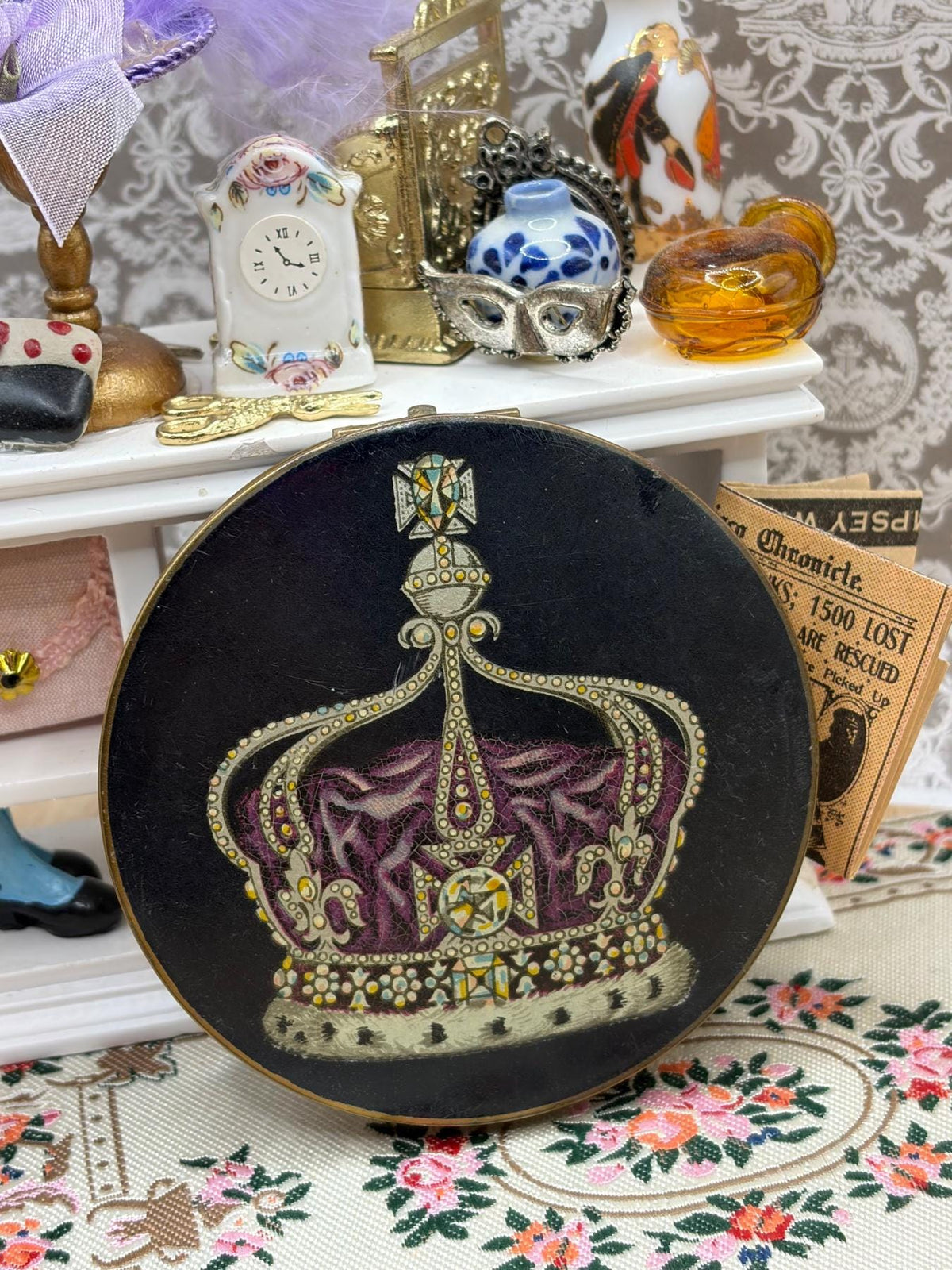 Vintage Stratton Powder Compact Rare Crown Motif Enamel 1950s