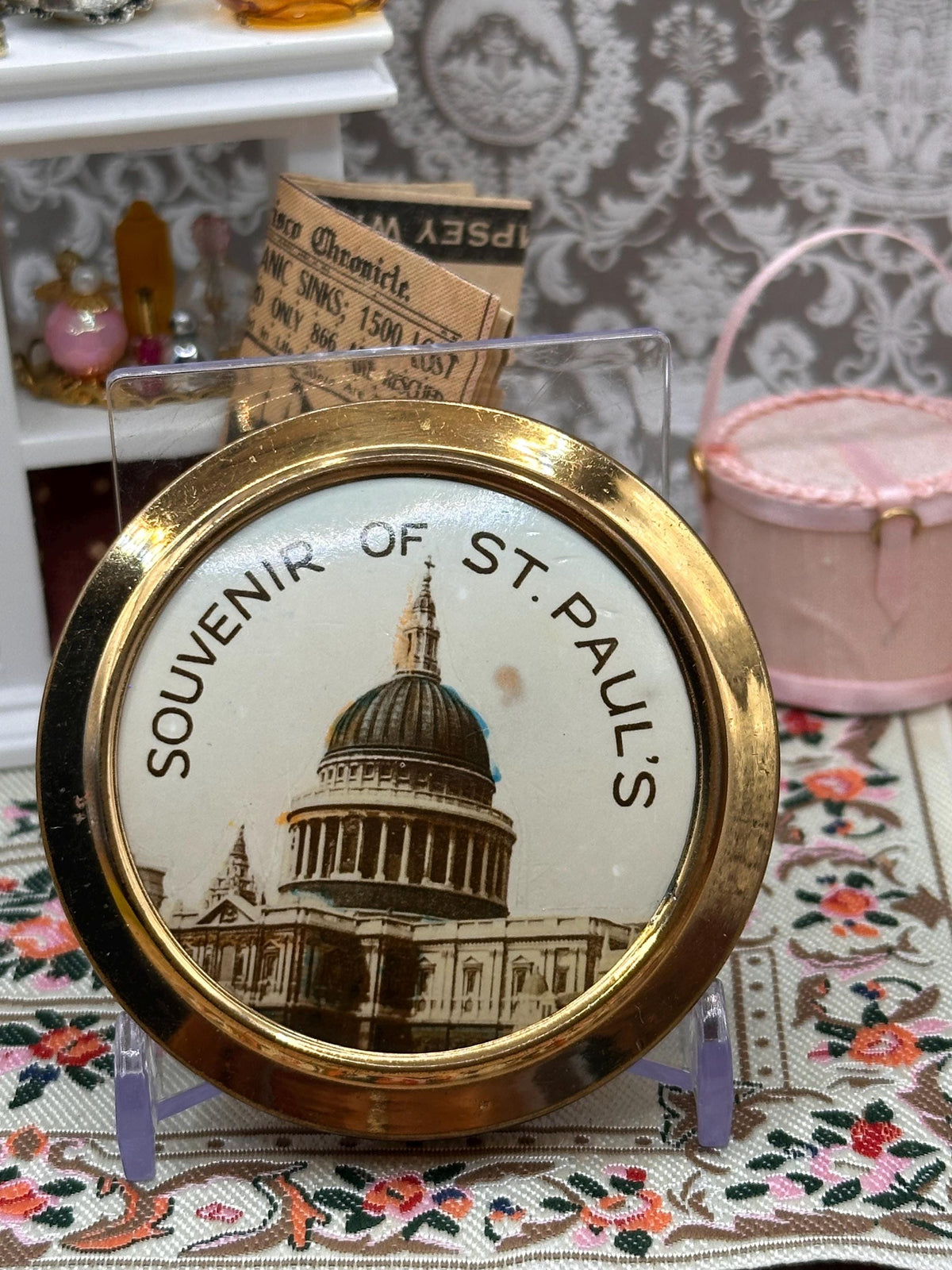 Vintage St Paul's Cathedral Powder Compact: London Souvenir Makeup Mirror