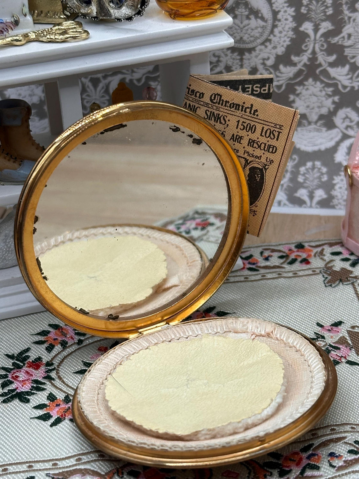 Vintage St Paul's Cathedral Powder Compact: London Souvenir Makeup Mirror