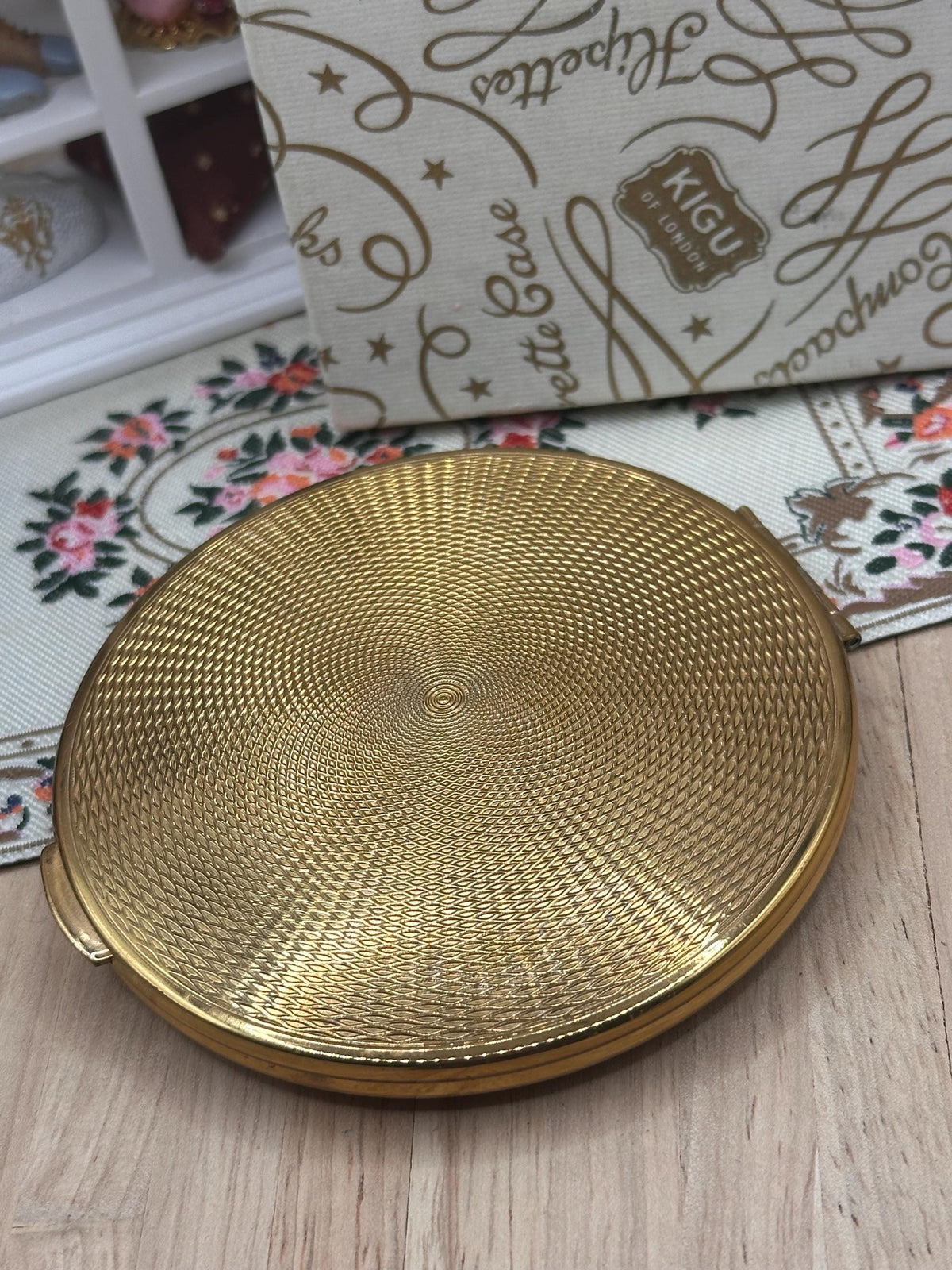 Vintage Kigu Powder Compact – 8cm – Original Box – Floral Embroidery