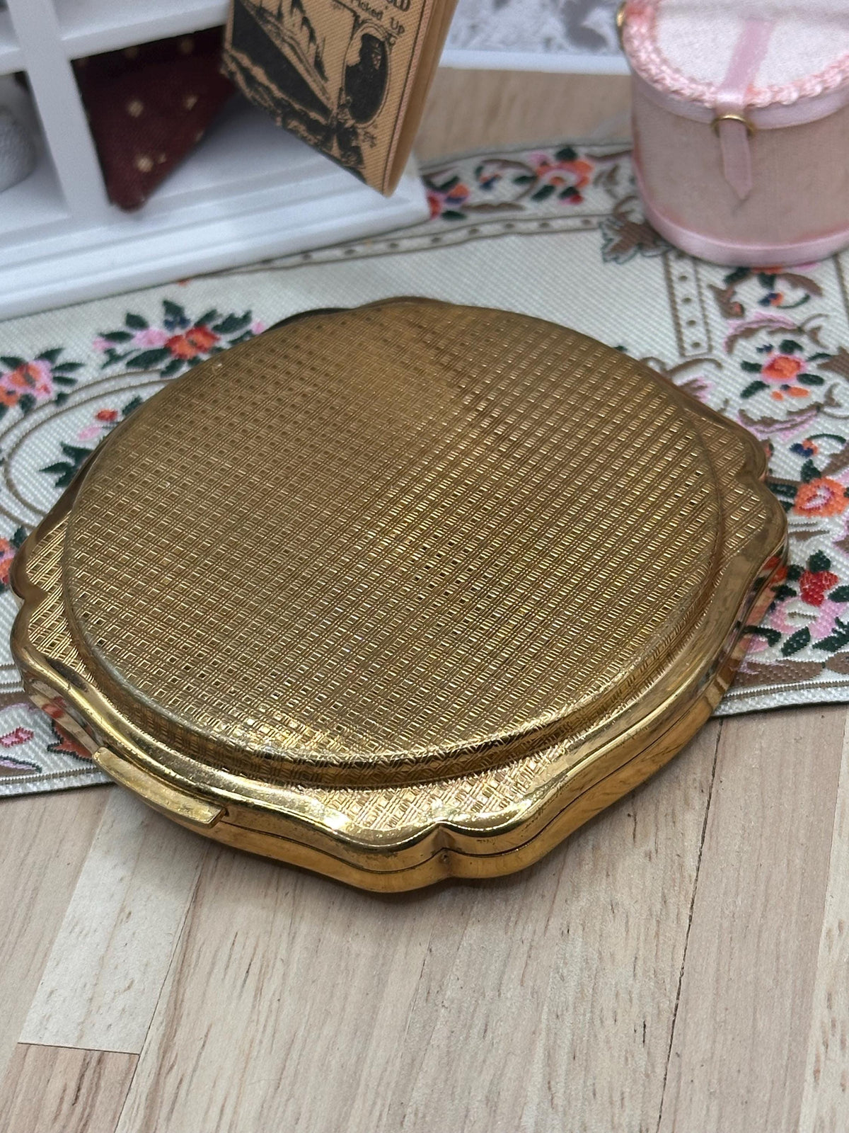 Vintage Melissa Gold-Tone Powder Compact – Birds & Floral Engraving