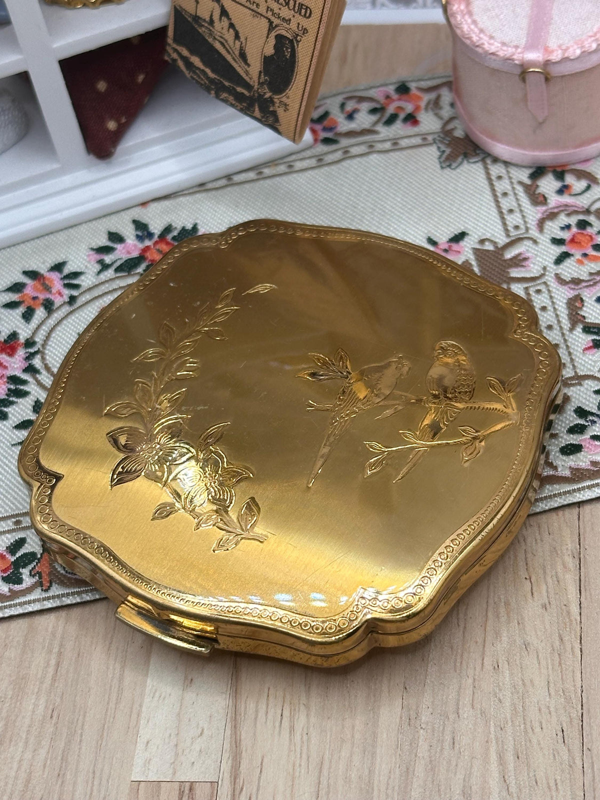 Vintage Melissa Gold-Tone Powder Compact – Birds & Floral Engraving