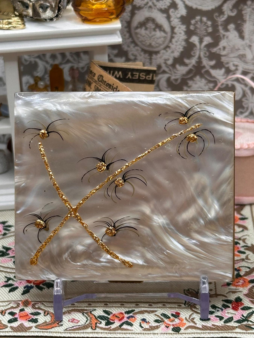Vintage Marbled Lucite Spider Powder Compact with Original Puffs, Unused
