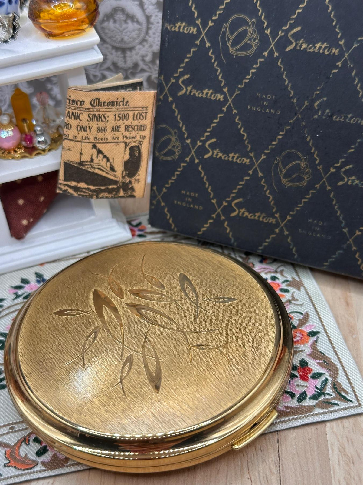 Vintage Stratton Convertible Powder Compact, Boxed Goldtone Leaf Design with Puff & Sifter, 1950s