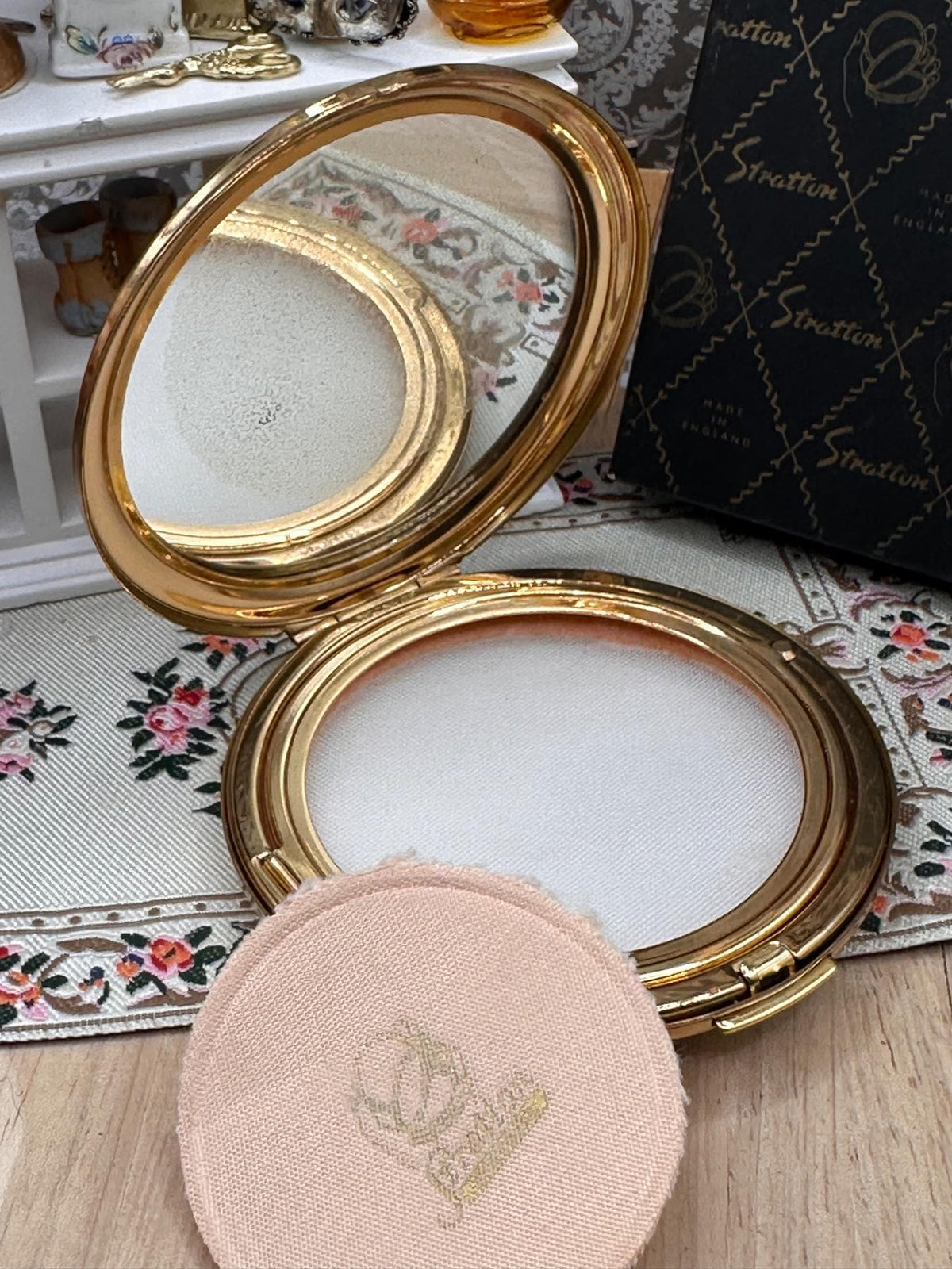 Vintage Stratton Convertible Powder Compact, Boxed Goldtone Leaf Design with Puff & Sifter, 1950s