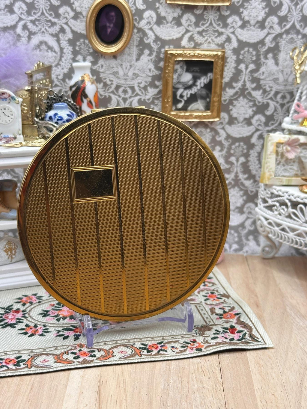 Vintage Vogue Powder Compact, Gold-Tone Striped Engine-Turned Case with Square Cartouche