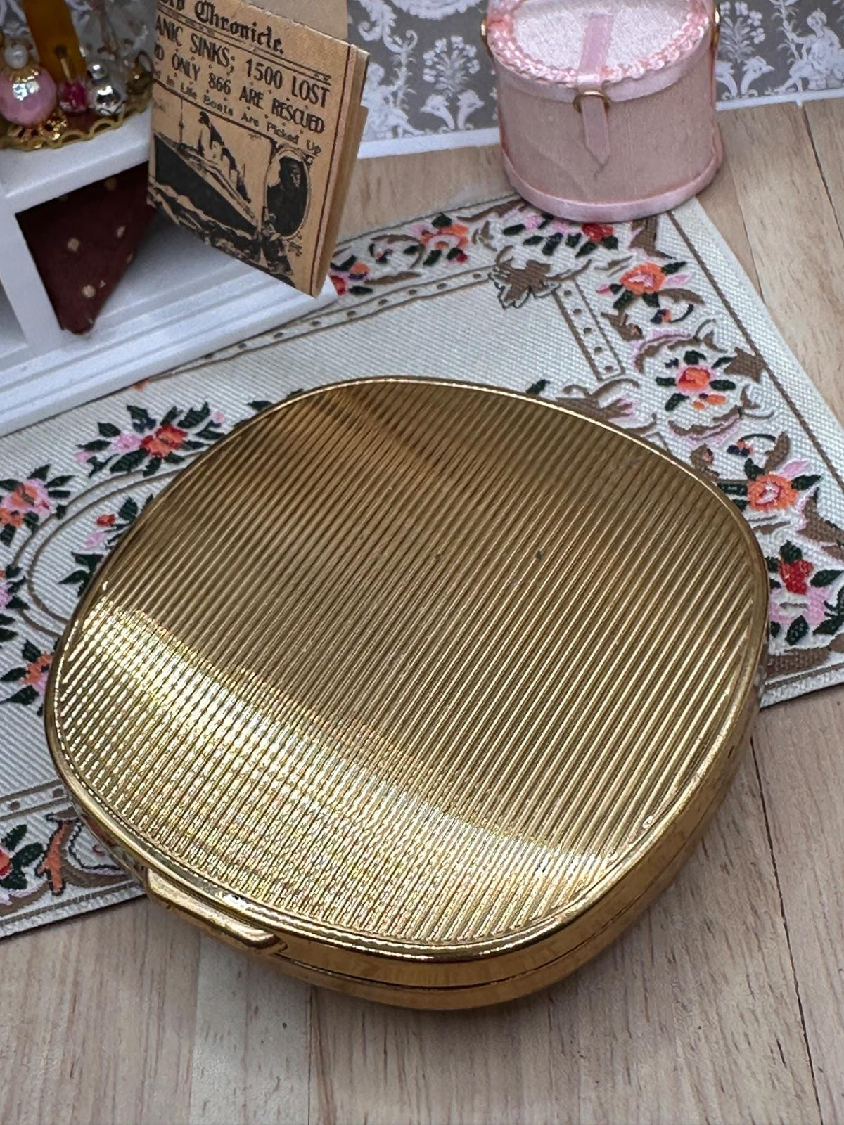 Vintage Floral Powder Compact White Panel Gold Tone Unbranded 1950s