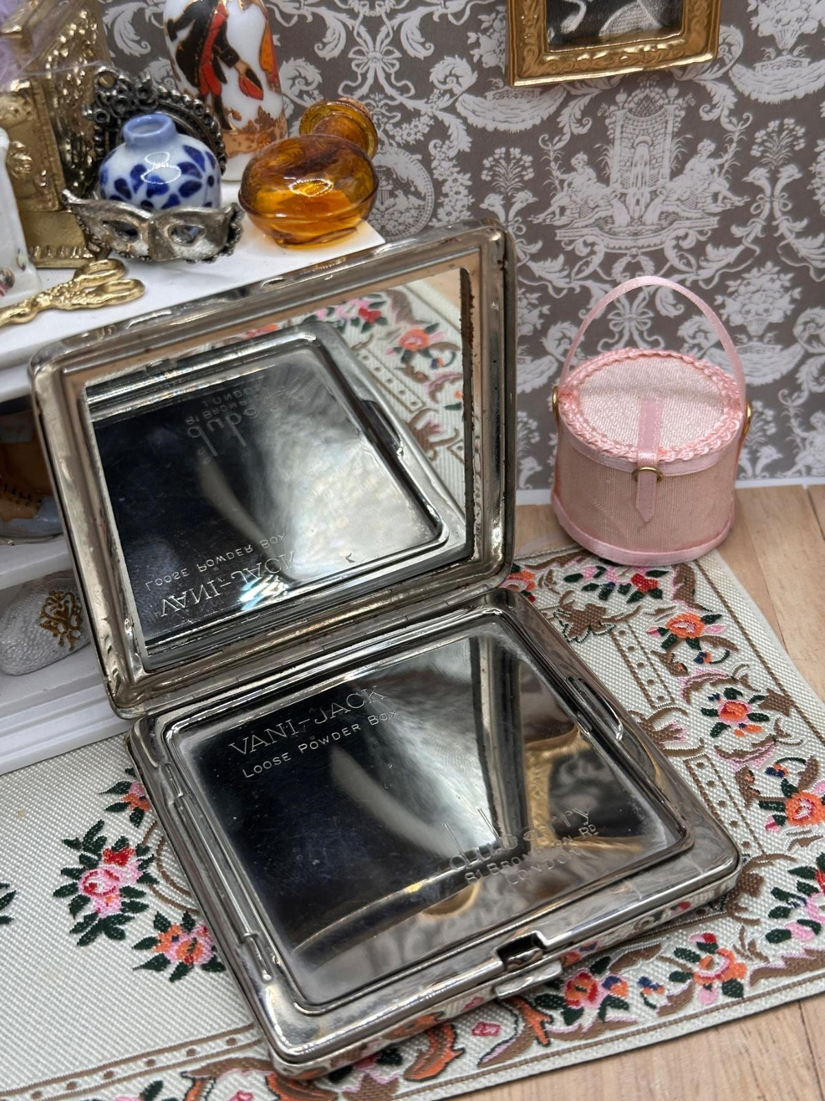 Vintage Dubarry Vani-Jack Loose Powder Compact, Wavy Engine Turned Silver Tone with Enamel Floral Trim
