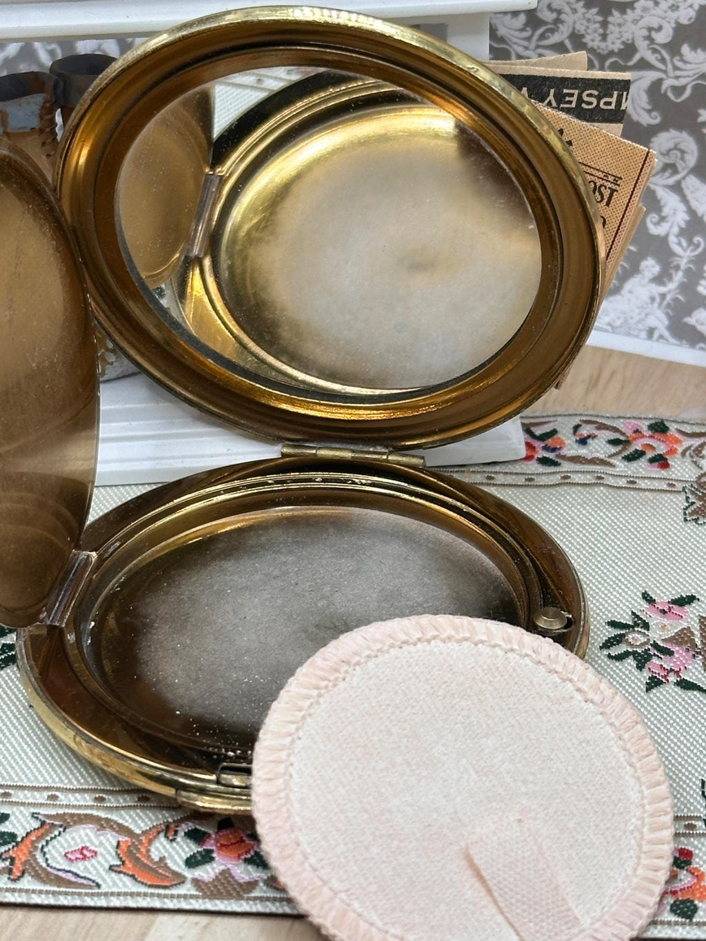 Vintage Mother of Pearl Mosaic Enamel Powder Compact