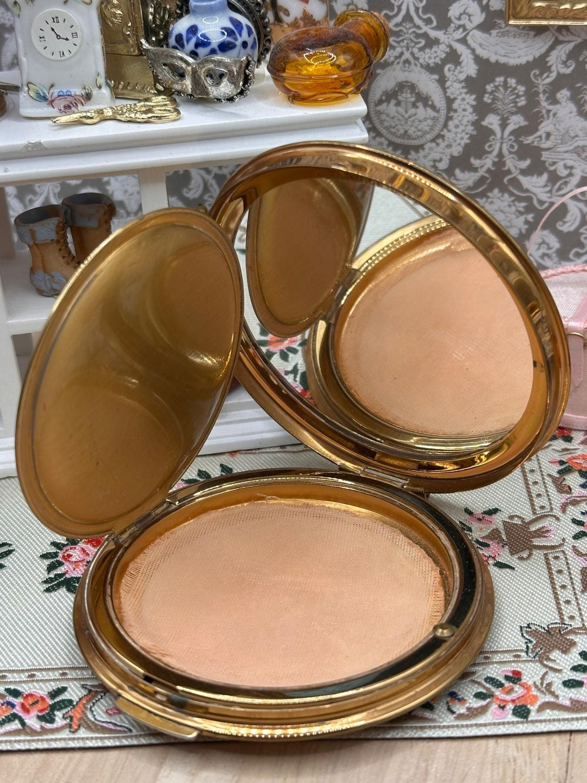 Rare Vintage Stratton Happy Birthday Powder Compact – Multilingual Enamel Design