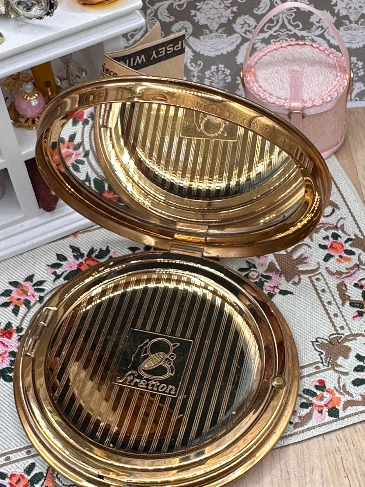 Rare Vintage Stratton Happy Birthday Powder Compact – Multilingual Enamel Design