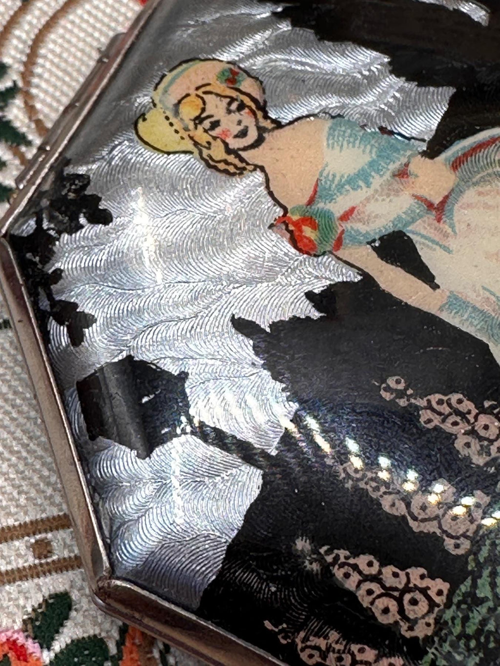 Vintage Gwenda Powder Compact Silver Foil Lady Landscape 1930s