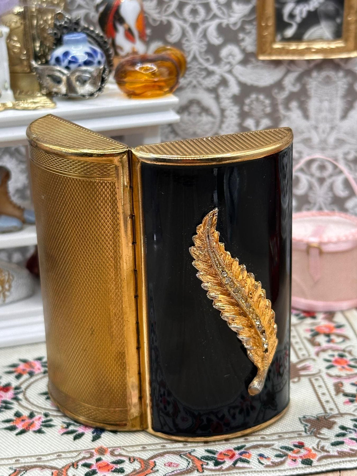 Kigu Vintage Cigarette Case Black Enamel Gold Feather Leaf Barrel Case