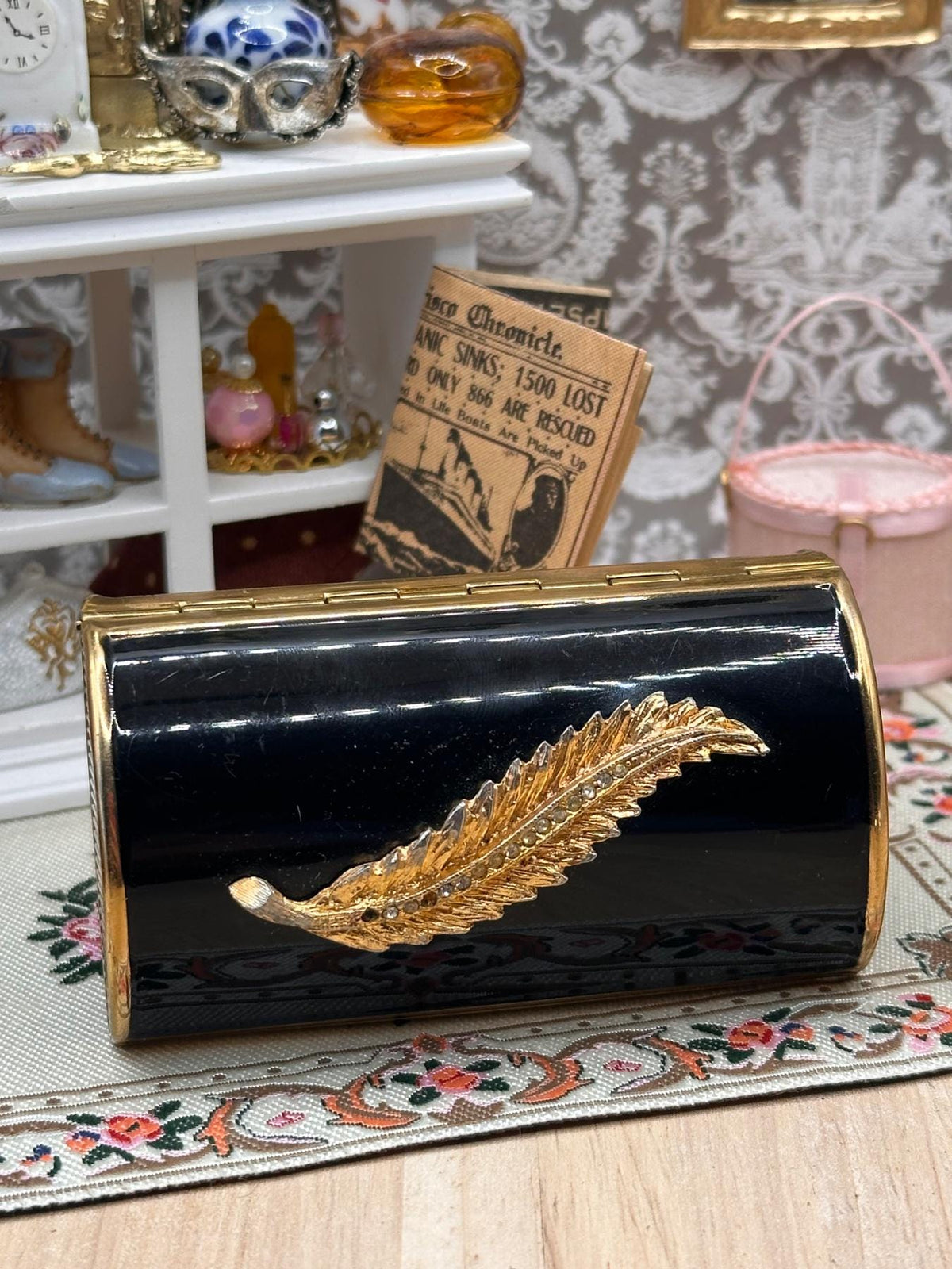 Kigu Vintage Cigarette Case Black Enamel Gold Feather Leaf Barrel Case