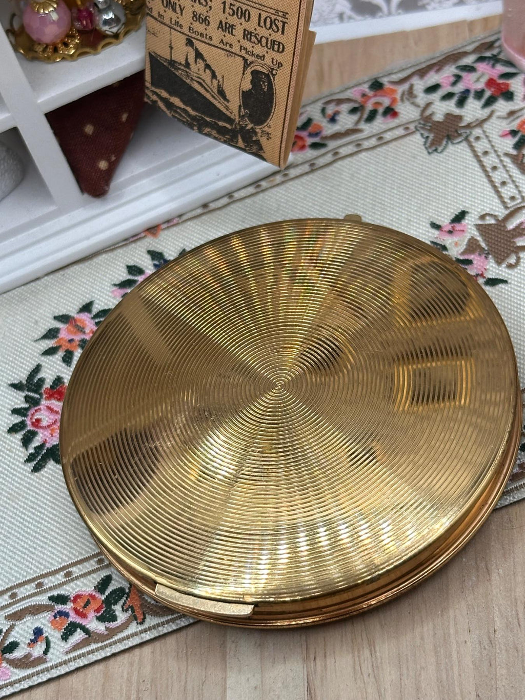 Vintage Rare Stratton Powder Compact Rock and Roll Dancers Jiving Couple 1950s