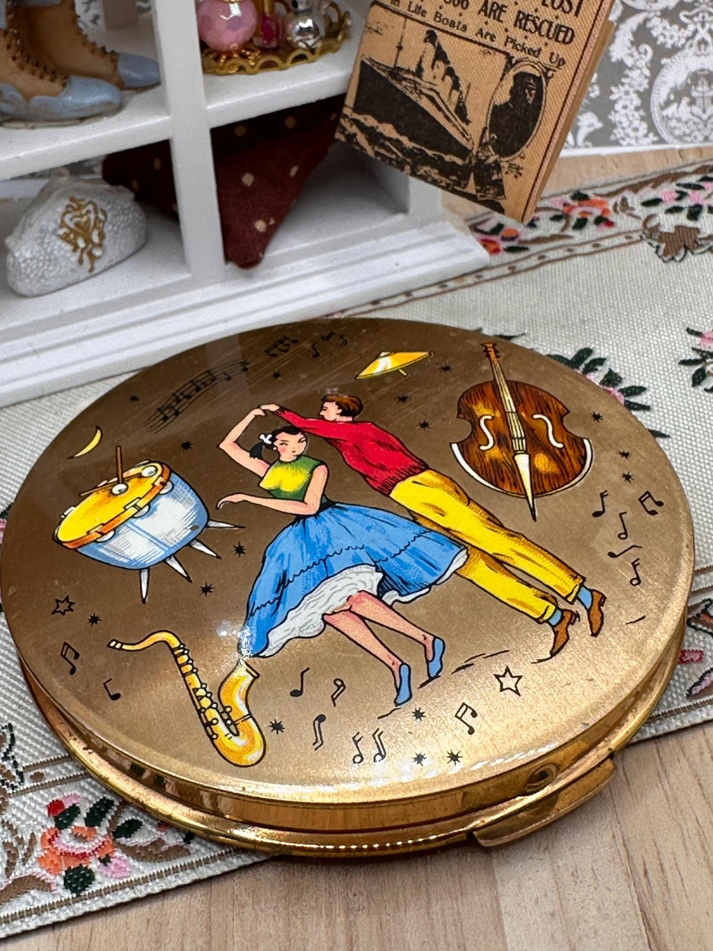 Vintage Rare Stratton Powder Compact Rock and Roll Dancers Jiving Couple 1950s
