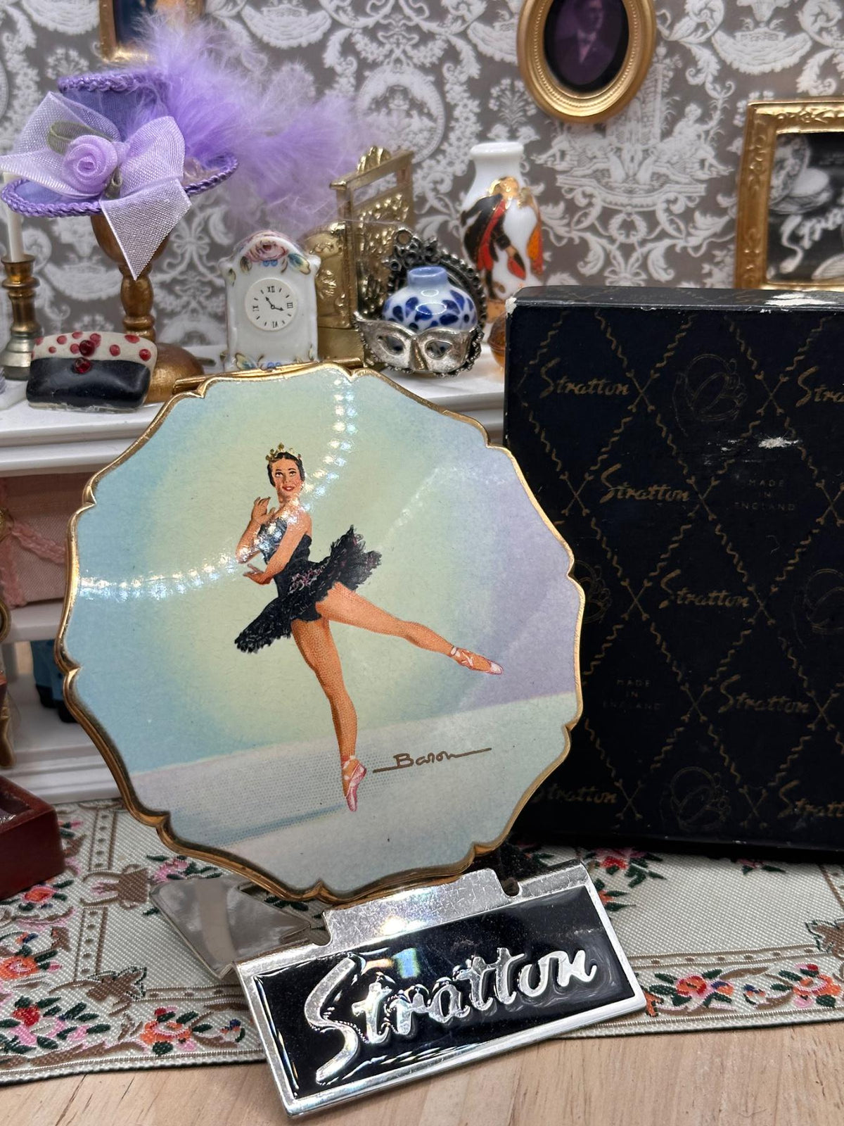Vintage Stratton Baron Black Swan Ballerina Powder Compact – Nadia Nerina – Boxed 1950s