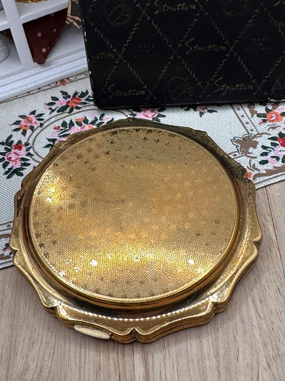 Vintage Stratton Baron Black Swan Ballerina Powder Compact – Nadia Nerina – Boxed 1950s