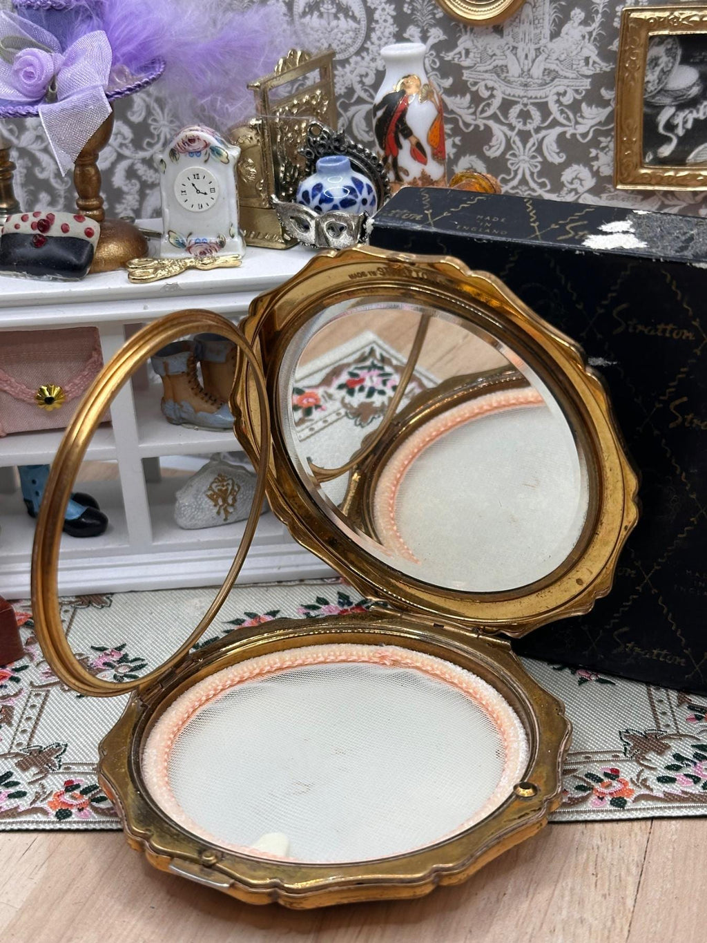 Vintage Stratton Baron Black Swan Ballerina Powder Compact – Nadia Nerina – Boxed 1950s